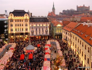 Словакия: Рождественские базары Братиславы для жителей Вены