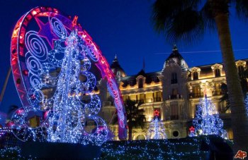 Монако: Рождественская деревня и ледовый каток в порту Эркюль