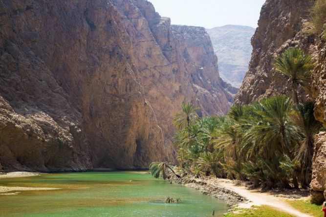 Райский оазис Вади Шааб (Wadi Shab) в пустыне, Оман