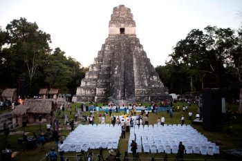 Гватемала: Туристы под "конец света" повредили древние храмы майя