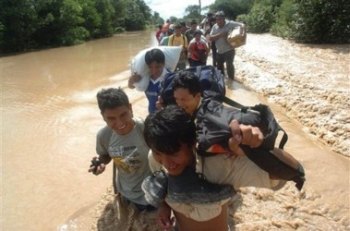 Боливия: Наводнения унесли жизни более 20 человек