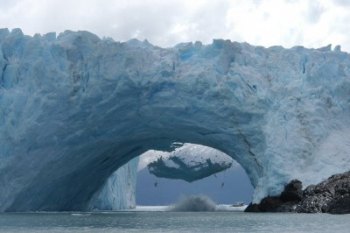 Аргентина: Прямо на глазах у туристов обрушился ледник