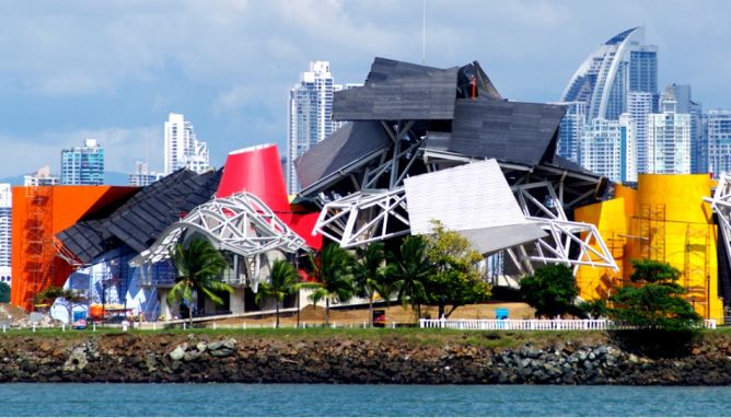 Биомузей (Biomuseo, Panama City) - произведение Фрэнка Гери в Панаме