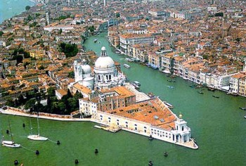 Италия: Венеция названа самым дорогим городом для туристов в Европе