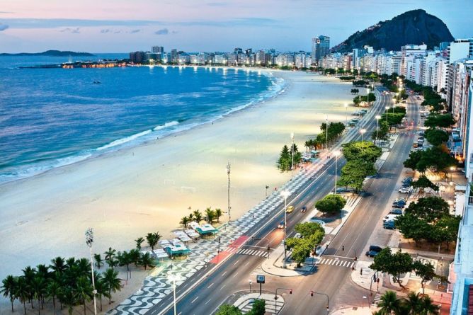 Пляж Копакабана (Copacabana beach) Рио-де-Жанейро, Бразилия