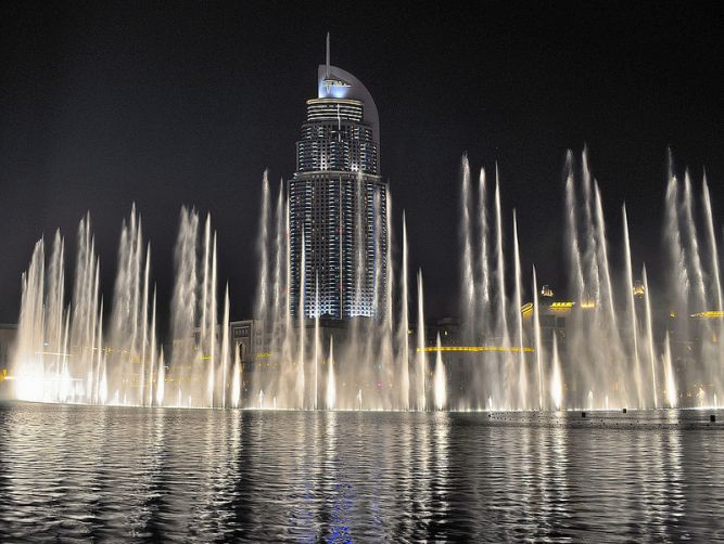 Фонтан Дубай (Dubai Fountain) музыкальный фонтан в ОАЭ