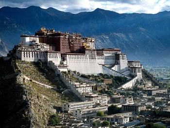 Китай: Тибет за 5 месяцев принял на 36% больше туристов