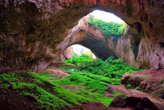 Пещера Деветашка (Devetashka Cave) - крупнейшая пещера в Европе, Ловчен, Болгария