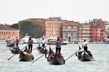 Италия: Гондольеров в Венеции будут проверять на алкоголь и наркотики