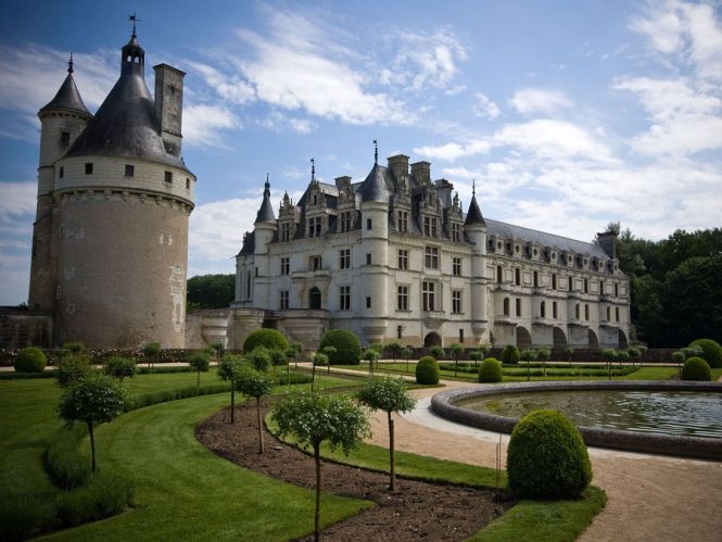 Замок Шенонсо (Chateau de Chenonceau) - «замок Дам» во Франции