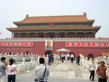 Число туристов, посетивших Пекин, сократилось вдвое из-за плохой экологии