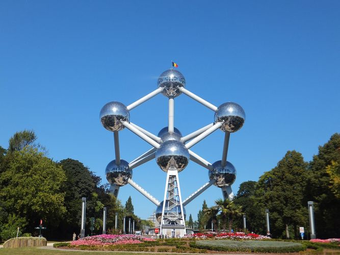 Атомиум (Atomium) - достопримечательность и символ Брюсселя, Бельгия