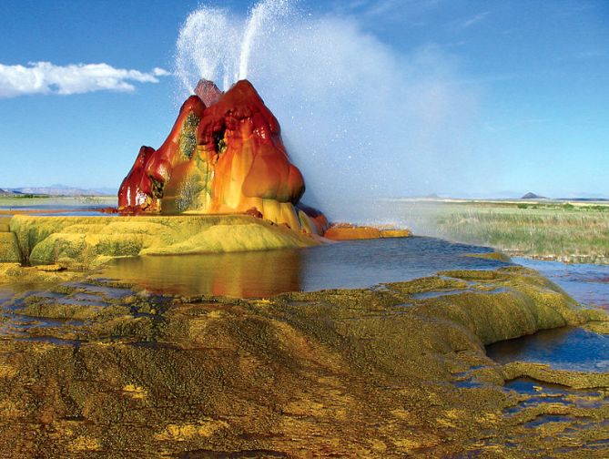 Гейзер Флай (Fly Geyser) - удивительный геотермальный гейзер, Герлач, Невада, США