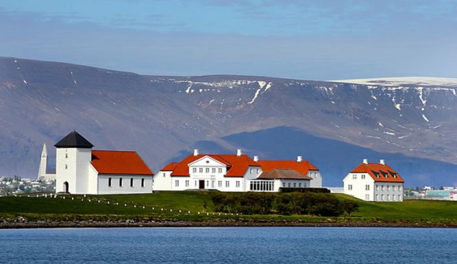 Бeссастадир (Bessastadir) — резиденция президента Исландии в Альфтанесe