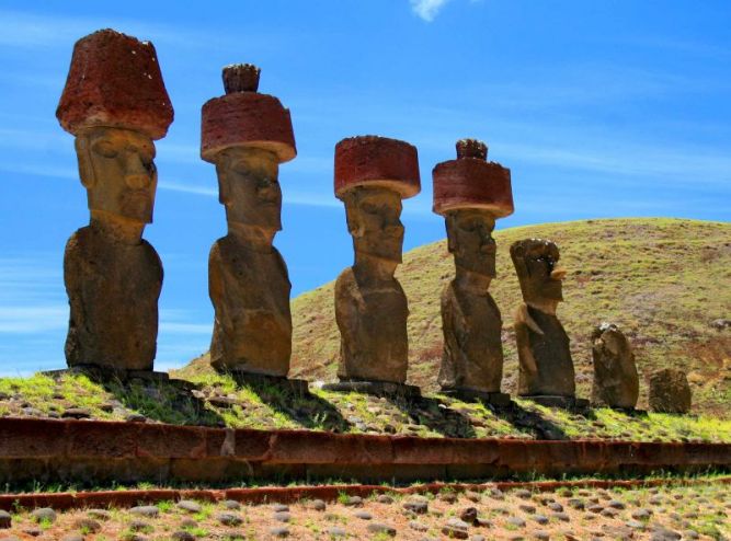 Статуи Моаи на острове Пасхи, Чили