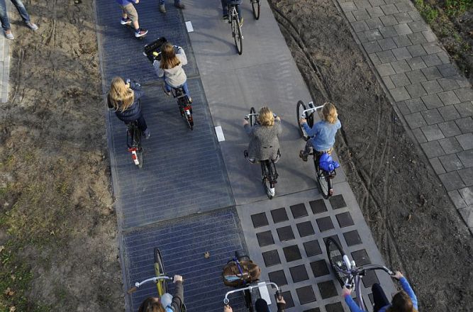 Велодорожка с солнечными панелями "SolaRoad" в городе Кроммени, Нидерланды
