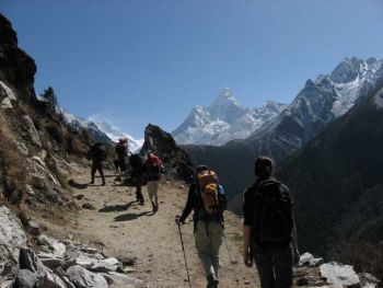 Непал: Премьер требует сделать все для поиска пропавших туристов