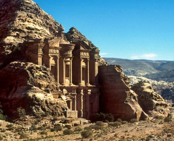 Иордания разыгрывает фунт чистого золота среди потенциальных туристов