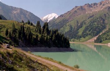 Кыргызстан в туристический сезон посетит 3 млн иностранных туристов
