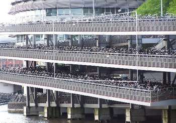 Нидерланды: В центре Амстердама появится подземная парковка для велосипедов