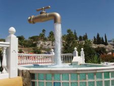 Фонтан "Кран, висящий в воздухе" (Magic Tap Fountain) Кадис, Испания